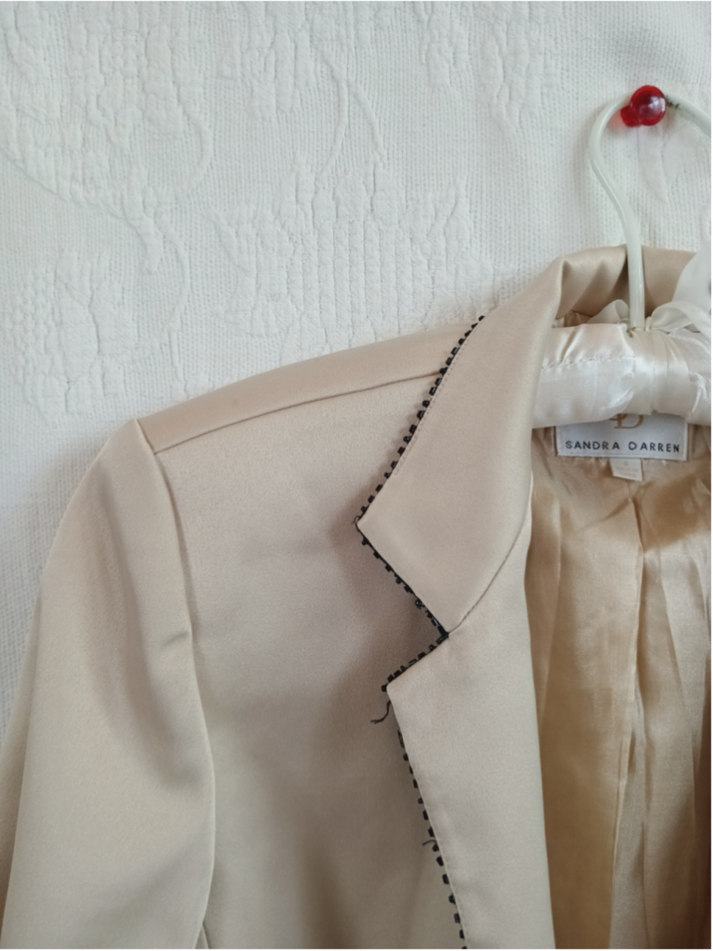 90s Sandra Darren Satin Blazer Size 8 Beige Black Trim Jacket Elegant Neutral - Picture 3 of 11